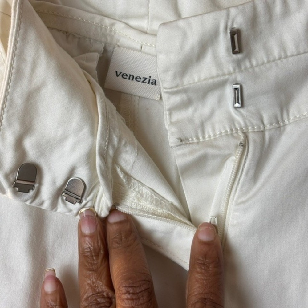 Womens 18 Venezia Bermuda Shorts White Cuffed Slash Flat Front Pockets Stretch - Picture 3 of 11